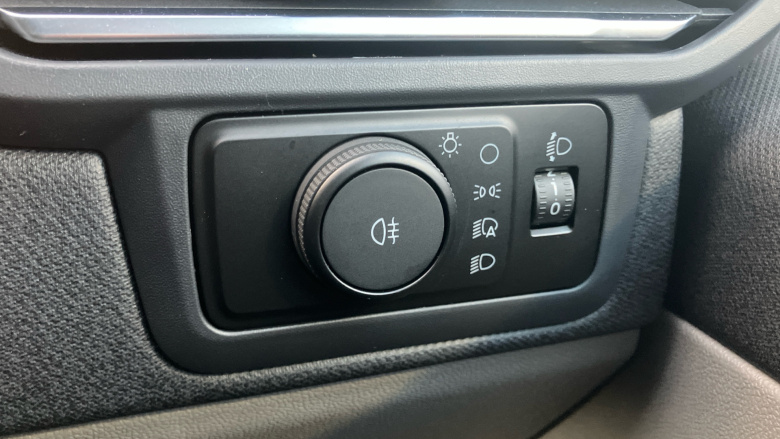 Ford Tourneo Custom 320 L1 Diesel Fwd 2.0 EcoBlue 136ps H1 Titanium 8 seater